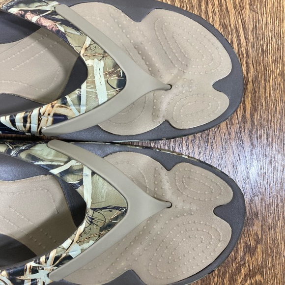 Crocs Realtree Swiftwater Flip Flop Men’s Size 15 Camo - Picture 6 of 12